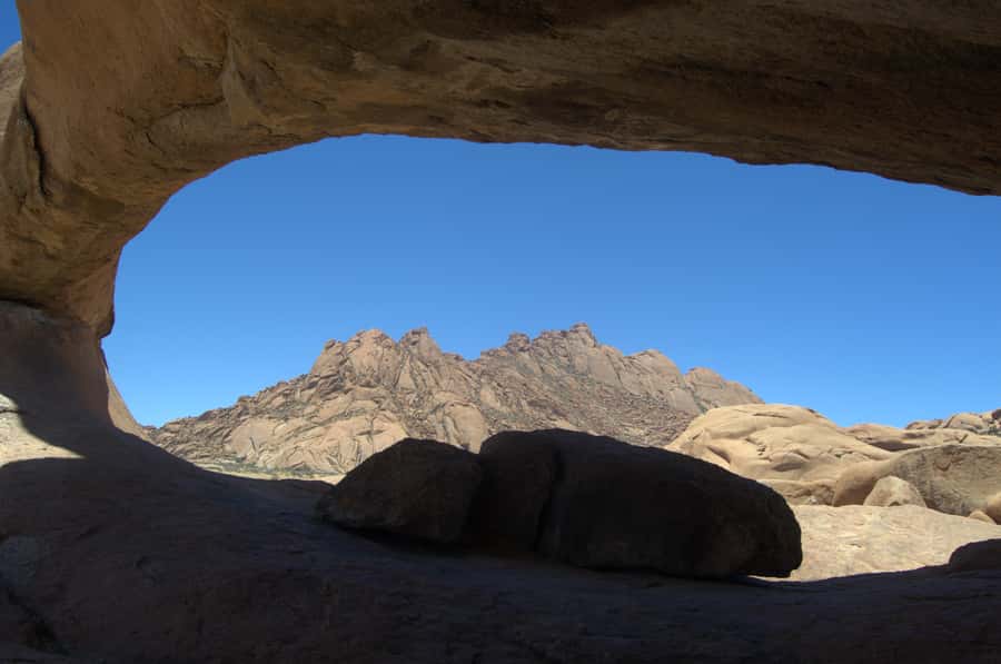 Spitzkoppe & Desert Magic: Arches, Art & Sunset Views - Birds, plants, and small signs of desert life