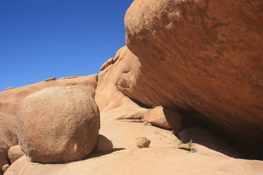 Spitzkoppe : via Zeila Shipwreck - Arriving at Spitzkoppe, Namibia’s matterhorn