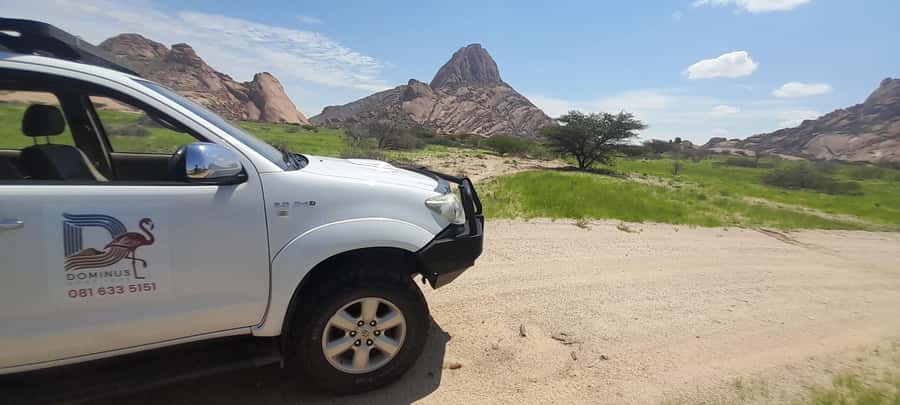 Swakopmund: Spitzkoppe Day Tour with Hotel Pickup - A picnic breaks up the hiking and sightseeing