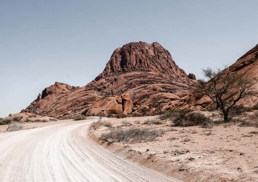 Swakopmund/Walvis Bay: Spitzkoppe Mountains - Ancient rock paintings and the stories in stone
