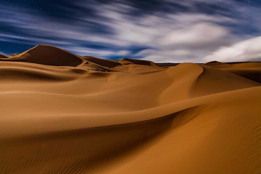 A Namib dune ridge above the gravel plains