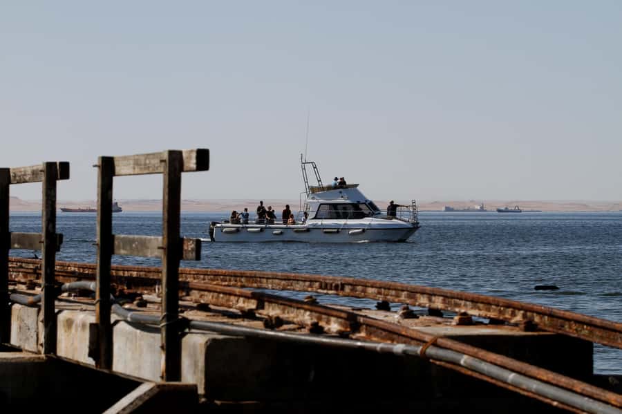 Walvis Bay: Dolphin Cruise, Pink Lakes and 4x4 Dune Drive - Pelican Point and a colony of Cape Fur seals