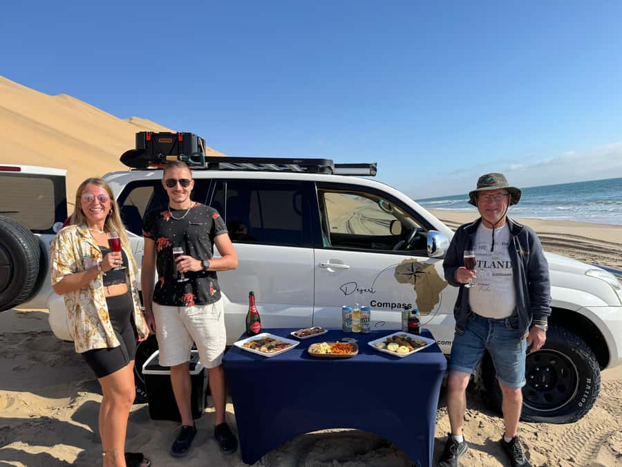 Walvisbay: Sandwich Harbour 4x4 & Sandboarding Tours - Snacks, drinks, and the practical rhythm